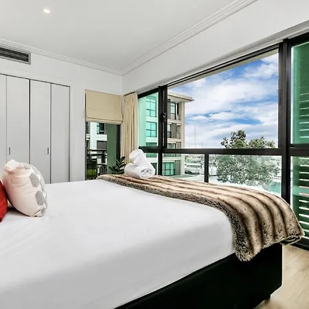 Glamorous Getaway - Heart Of The Viaduct 'Quays'-2