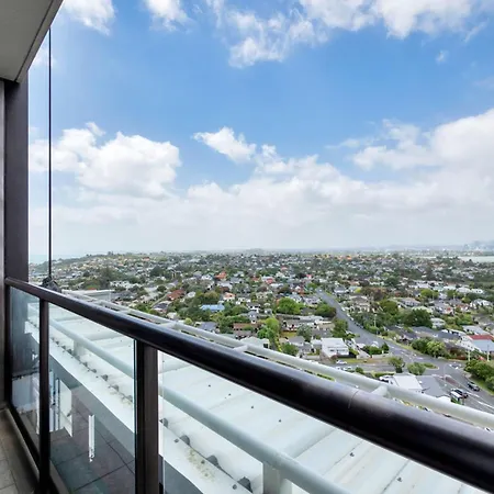Skyline Sojourn Studio With Parking And Sea Views-2