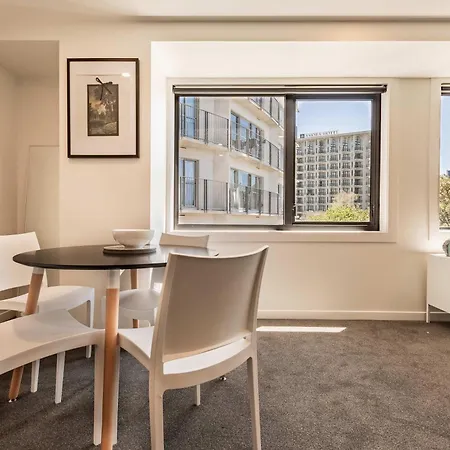 Beautiful 2Br Unit Next To Myers Park Zodiak Stays-2