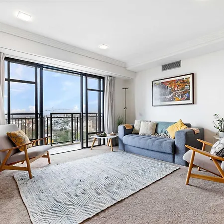 Bright 1 Bedroom Beauty With Balcony Zodiak Stays-2