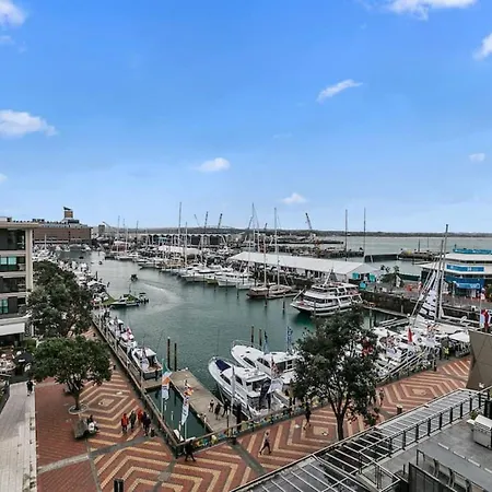 Sophisticated Spacious Apt W Stunning Harbour View-2