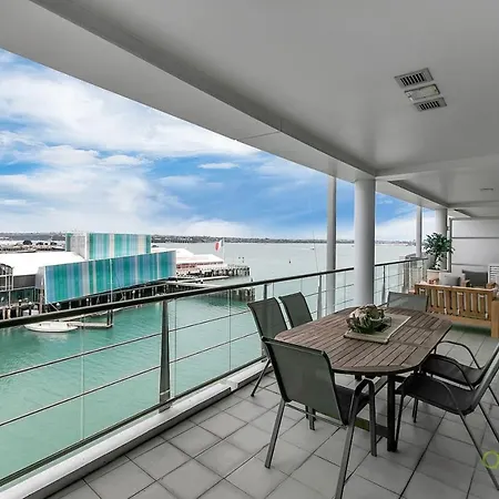 Qv Stays Spacious Waterfront Suite-3