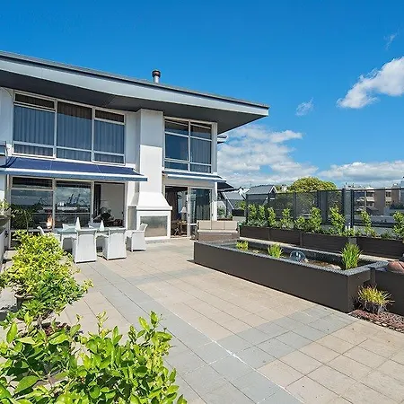 Luxury 3 Bedroom Duplex Penthouse Apartment-2