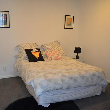 Peaceful Two Bedroom Apartment-3