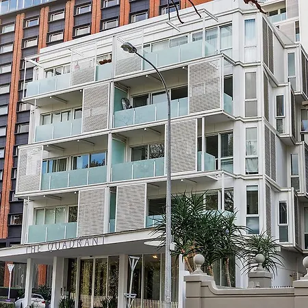 Bright And Airy One Bedroom Apartment:Great Views!-3