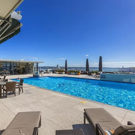 Classic One Bedroom Apartment- Pool And Gym!-3