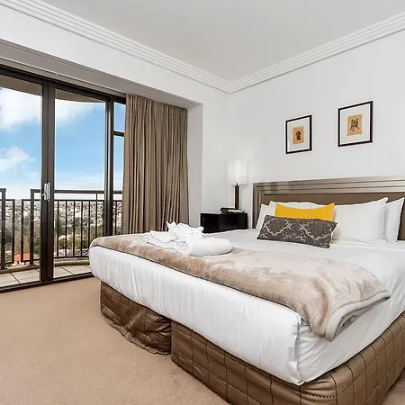 Qv Stays Peace And Style In The Iconic Metropolis-2