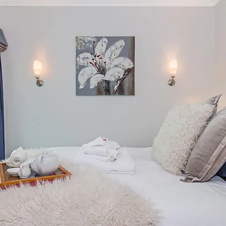 Princes Wharf 1Br Sub-Penthouse With Panoramic City & Ocean Views-3
