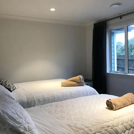 Emily'S Holiday House, Newmarket-3