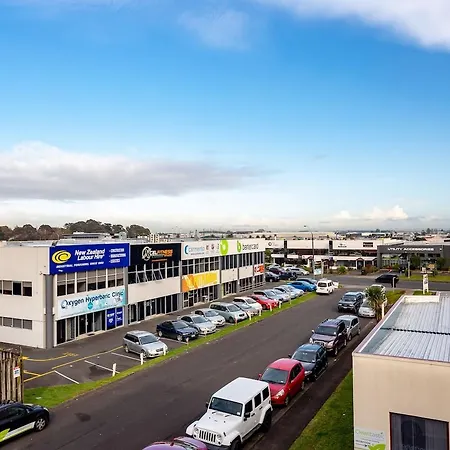 Miami In The Heart Of Manukau!-2