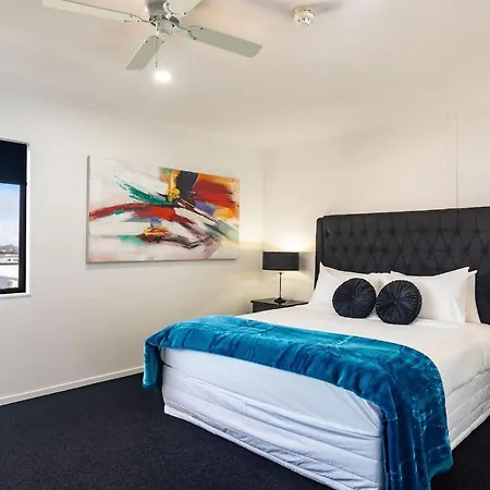 Miami In The Heart Of Manukau!-3