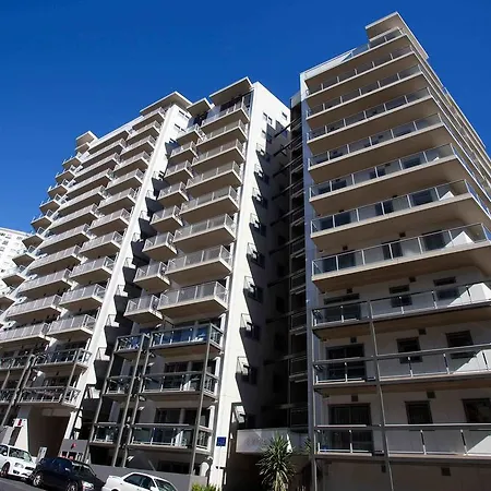 Bianco Off Queen Apartments-3