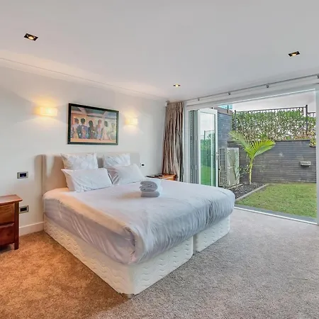 Majestic Cliff-Top Mansion In Campbells Bay-2