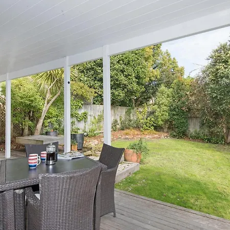 Large Spacious Family Home,Close Devonport&Beaches-3