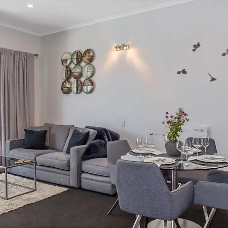 Princes Wharf 1Br Apartment - Home Away From Home-3