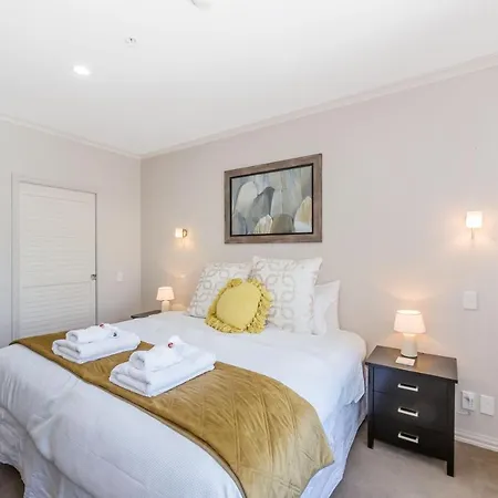 3 Bedroom Penthouse With Fabulous Views-3