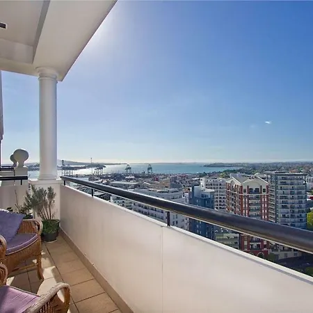 Qv Penthouse Apartment In The Connaught - 987-3