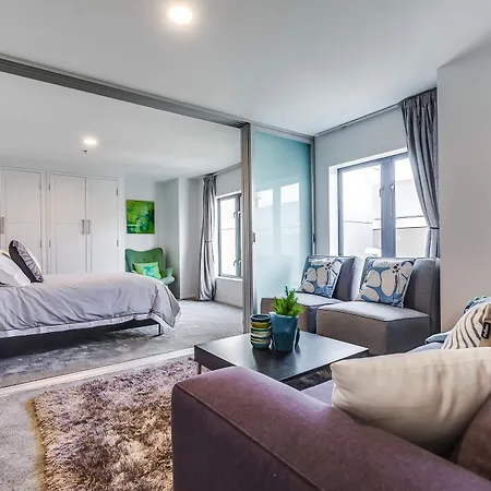 Penthouse With Mezzanine & Harbor Views-2