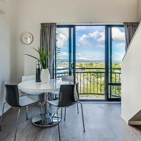 Penthouse With Mezzanine & Harbor Views-3