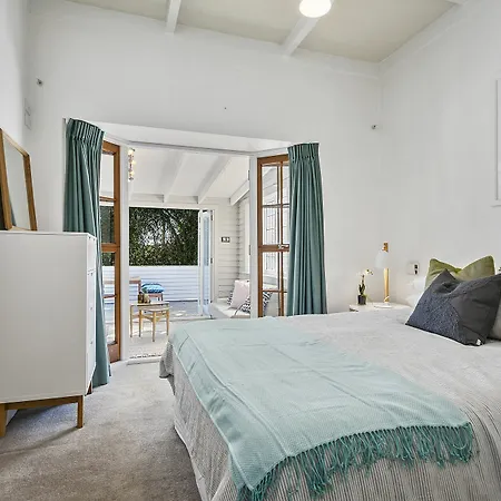 Tranquil Getaway 5 Minutes From The Cbd-2