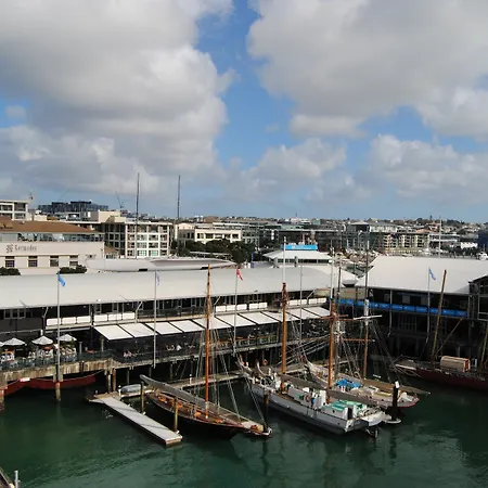 Stunning Apartment At Princes Wharf-3
