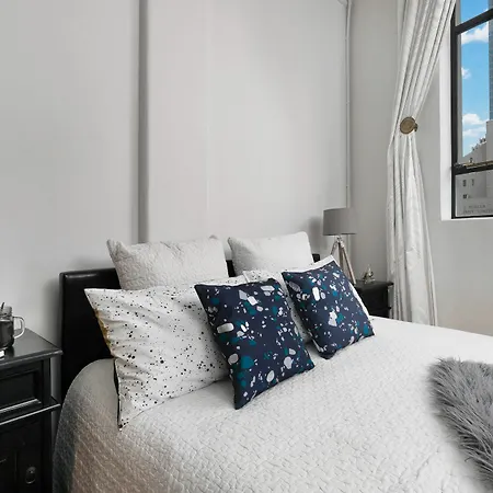 Beautiful Modern Central City Apartment-3