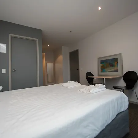 Elegant Downtown Apartment With City Views-2