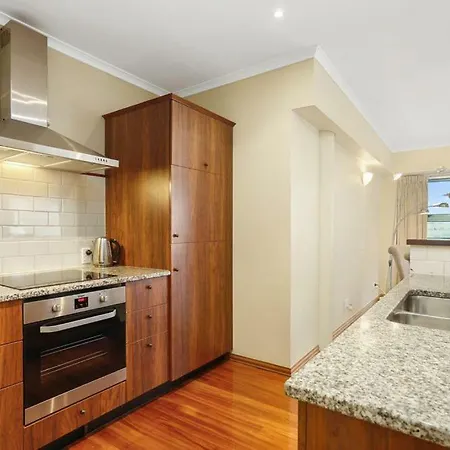 Princes Wharf Waterfront 2 Bed Rooms Apartment Viaduct Cbd-3