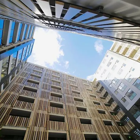 Trendy Two Bedrooms City Apartment-3