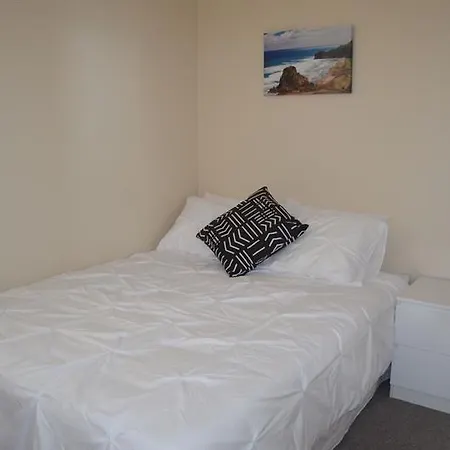Cosy Two Bedroom Harbour Views Apartment-3