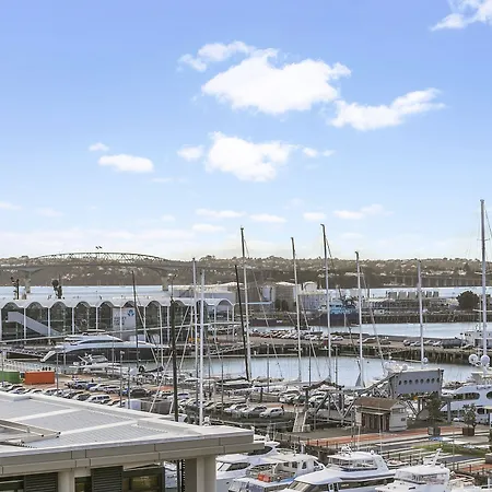 Bright Modern One Bed Marina Penthouse-2