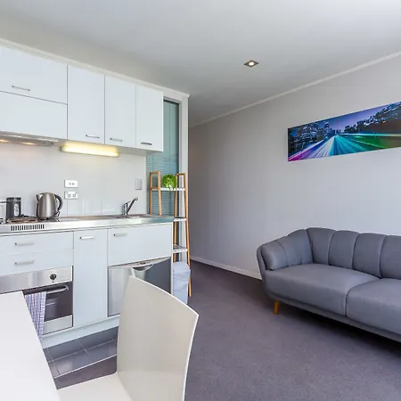 Central Two Bedroom On Queen Street-2