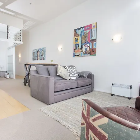 Towny Penthouse Apartment With Carpark-2