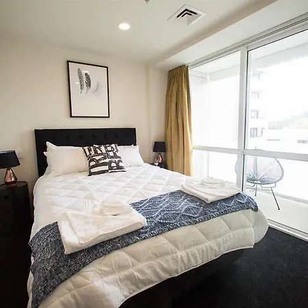 Beautiful Sunny Two Bedroom Apartment-3