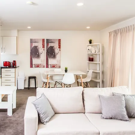 Mount Eden Luxury Apartment-2