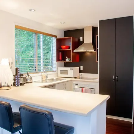 Bright 2 Bedroom Townhouse In Central Parnell-2