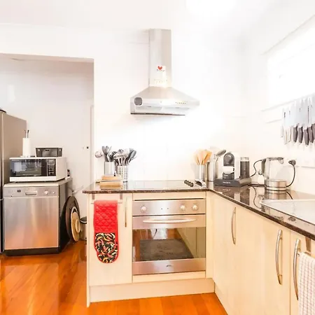 Renovated 4 Bedroom Home In The Heart Of Grey Lynn-2
