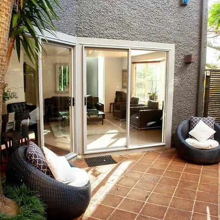 Bright 2 Bedroom Townhouse In Central Parnell-3