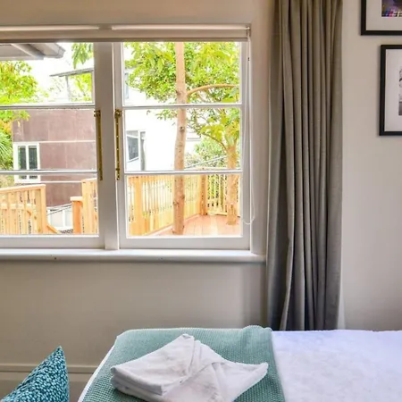 Heritage Renovated 2 Bedroom Ponsonby Villa-2