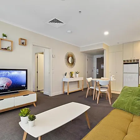 Modern One Bedroom Apartment Auckland City Centre-2