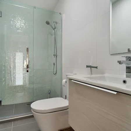 Qv Modern 3 Level Sunny Townhouse-2