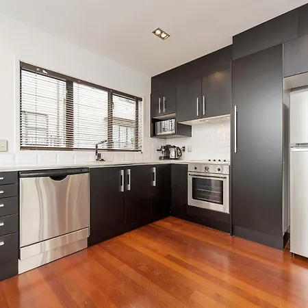 Qv Modern 3 Level Sunny Townhouse-3