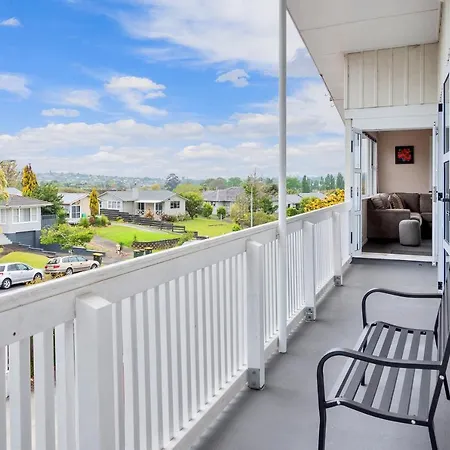 Fabulous Three Bedroom Home In Pakuranga-2