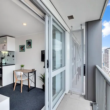 Cityscape Charm Apt W Parking, Views, Pool & Gym-3