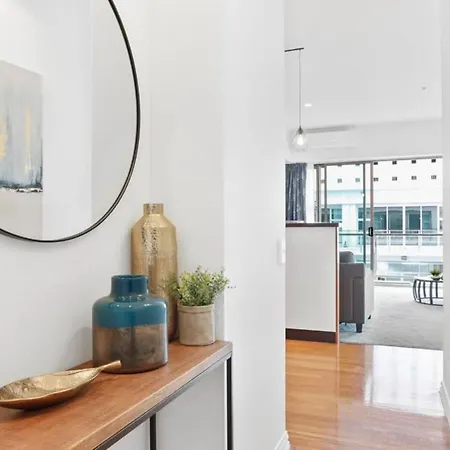 Chic 1 Bedroom Princess Wharf Apartment W/ Ac-2