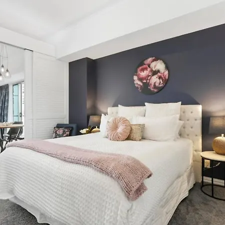 Chic 1 Bedroom Princess Wharf Apartment W/ Ac-3