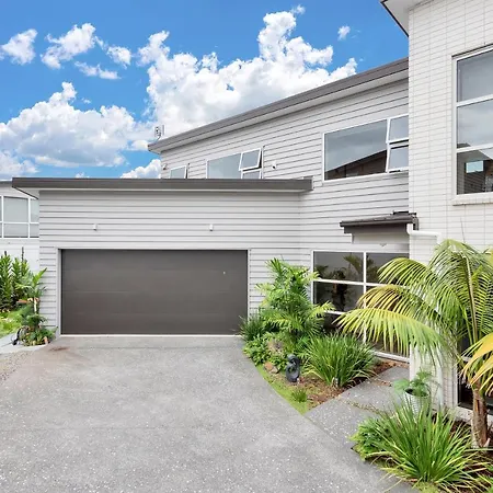 Elegant And Stylish Retreat In Leafy Epsom-3