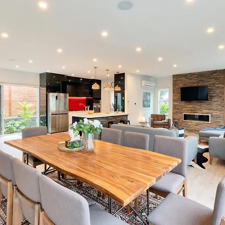 Elegant And Stylish Retreat In Leafy Epsom-2