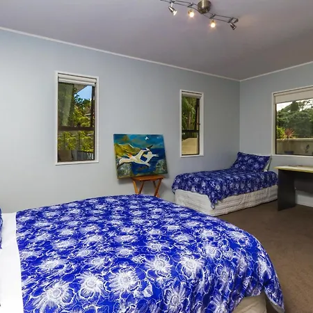 Beachside Holiday - Castor Bay Holiday Apartment-3