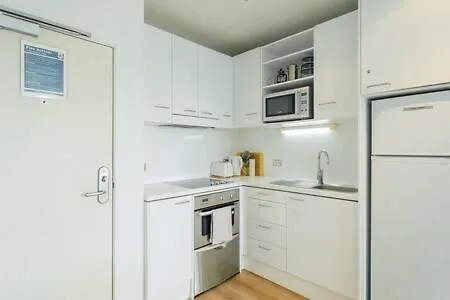 2 Bedroom Unit. Fabulous City/Harbour Views Lvl 28-2